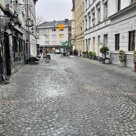 Haus Zum Bacchus Privates Einzelzimmer Nahe Bahnhof Roemisches Theater, Apartamento Mainz