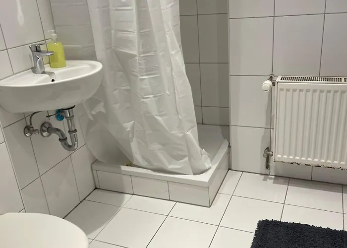 アパート Haus Zum Bacchus Privates Einzelzimmer Nahe Bahnhof Roemisches Theater,